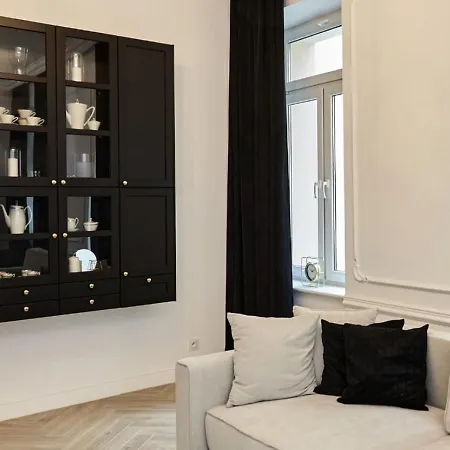 Apartament Komfortowy Z Parkingiem, 70m2, śródmieście -klimatyzacja, Dostęp Na Kod-polonia Resident Łódź