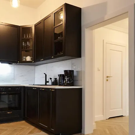 Komfortowy Z Parkingiem, 70m2, śródmieście -klimatyzacja, Dostęp Na Kod-polonia Resident Łódź