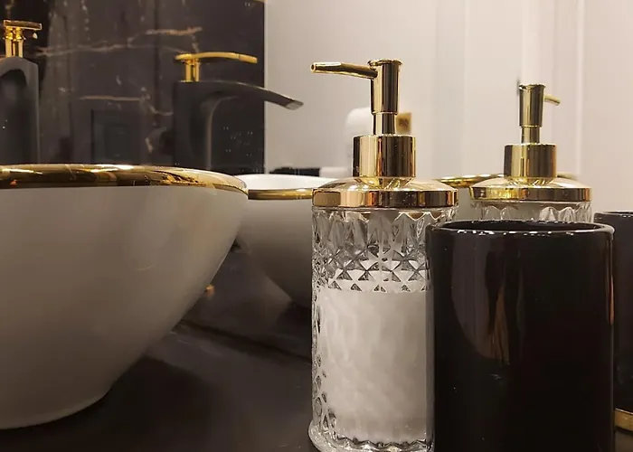 Komfortowy Z Parkingiem, 70m2, Srodmiescie -klimatyzacja, Dostep Na Kod-polonia Resident דירה *